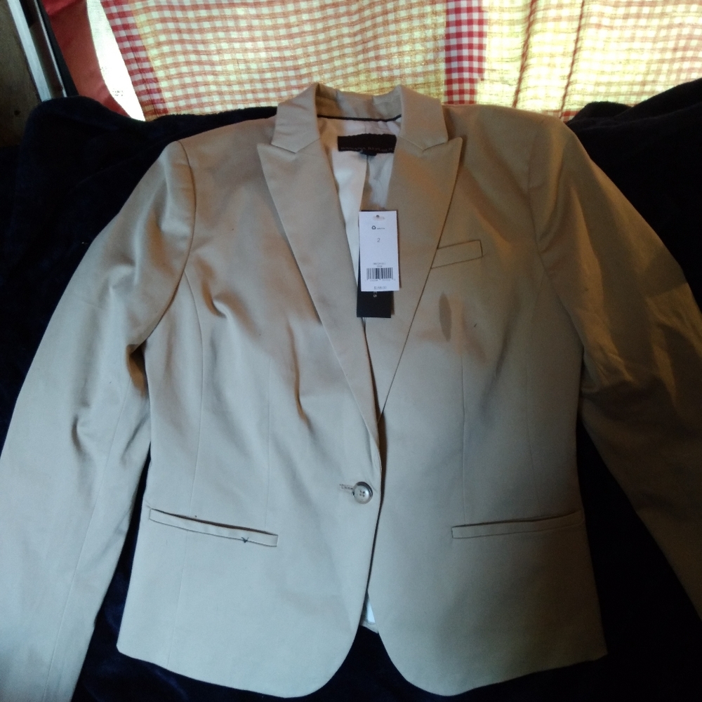 Blazer - Picture 8 of 9